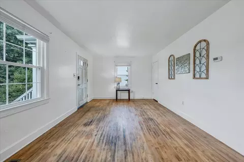 Living - 439 Cedar Bluff Ave SE, Roanoke, VA 24013 photo 4 of 5