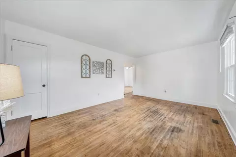 Living - 439 Cedar Bluff Ave SE, Roanoke, VA 24013 photo 1 of 5