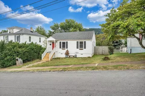 Exterior - 439 Cedar Bluff Ave SE, Roanoke, VA 24013 photo 14 of 15