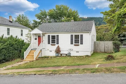 Exterior - 439 Cedar Bluff Ave SE, Roanoke, VA 24013 photo 2 of 15