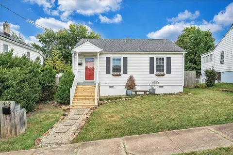 Exterior - 439 Cedar Bluff Ave SE, Roanoke, VA 24013 photo 3 of 15