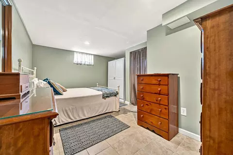 Bedroom - 342 Thrush Dr NW, Roanoke, VA 24017 photo 2 of 3