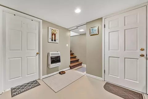 Entry Way - 342 Thrush Dr NW, Roanoke, VA 24017 photo 2 of 2