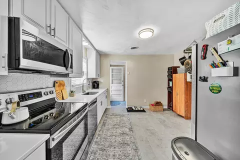 Kitchen - 342 Thrush Dr NW, Roanoke, VA 24017 photo 3 of 3