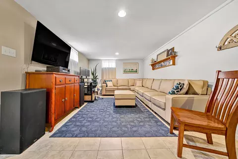 Living - 342 Thrush Dr NW, Roanoke, VA 24017 photo 2 of 2