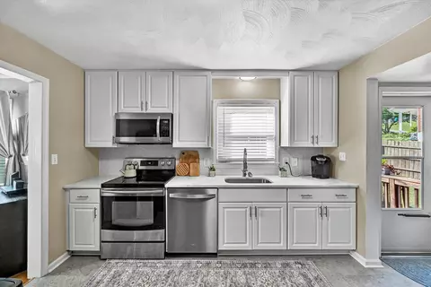 Kitchen - 342 Thrush Dr NW, Roanoke, VA 24017 photo 1 of 3
