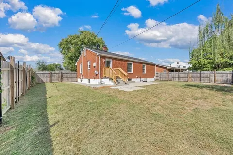 Exterior - 3813 Fleming Ave NE, Roanoke, VA 24012 photo 6 of 10