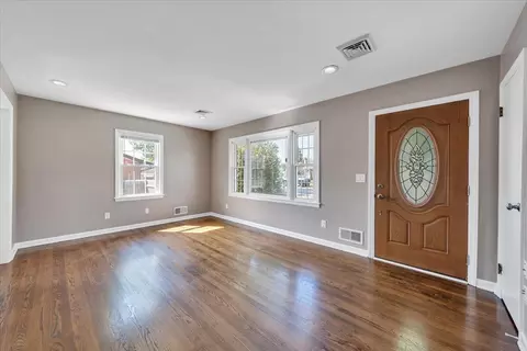 Living - 3813 Fleming Ave NE, Roanoke, VA 24012 photo 1 of 5