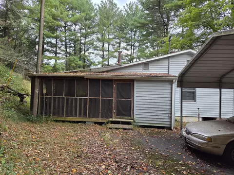 Exterior - 2611 Creekside Dr, Salem, VA 24153 photo 5 of 11
