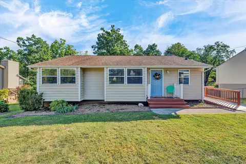 7317 Acorn Trl, Roanoke, VA 24019