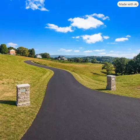 1095 Regal Dr, Blacksburg, VA 24060
