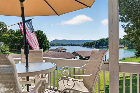 126 Fawn Haven Ln, Huddleston, VA 24104