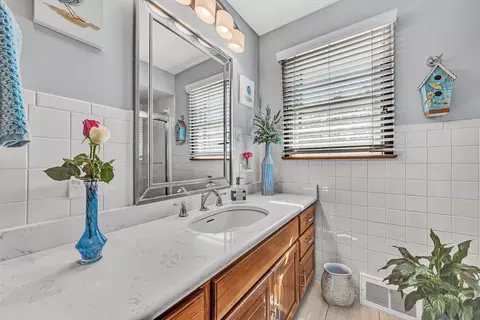 Bath - 303 E Fairlawn Dr, Covington, VA 24426 photo 2 of 3