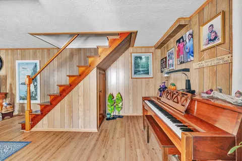 Entry Way - 303 E Fairlawn Dr, Covington, VA 24426 photo 2 of 2