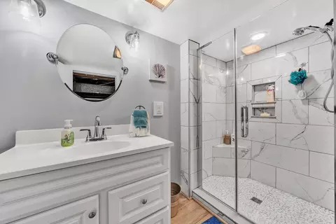Bath - 303 E Fairlawn Dr, Covington, VA 24426 photo 3 of 3