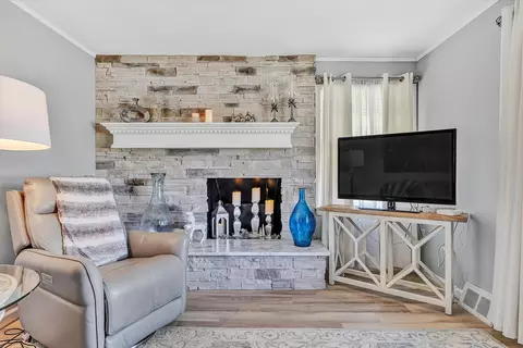 Living - 303 E Fairlawn Dr, Covington, VA 24426 photo 2 of 5