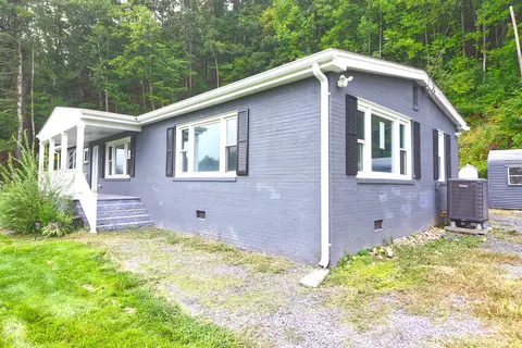 Exterior - 23133 Botetourt Rd, Eagle Rock, VA 24085 photo 3 of 4