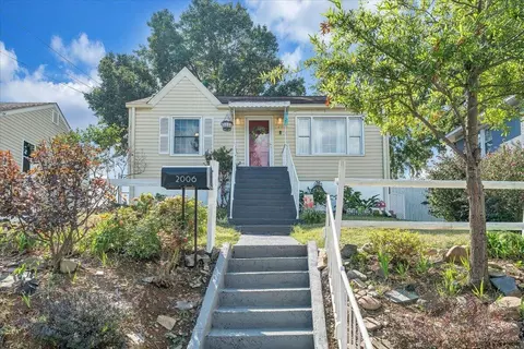 Exterior - 2006 Wayne St NE, Roanoke, VA 24012 photo 10 of 11