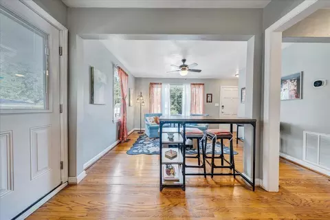 Entry Way - 2006 Wayne St NE, Roanoke, VA 24012 photo 1 of 1