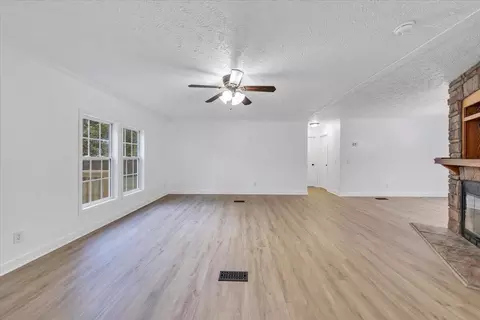 Living - 4771 Little Bear Rd, Salem, VA 24153 photo 2 of 5