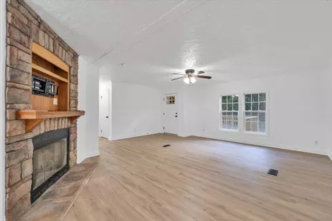 Living - 4771 Little Bear Rd, Salem, VA 24153 photo 4 of 5