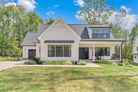 118 Pointe O Woods Dr, Huddleston, VA 24104