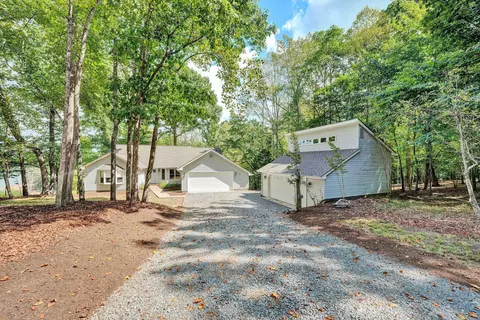 1171 Shady Point Rd, Huddleston, VA 24104