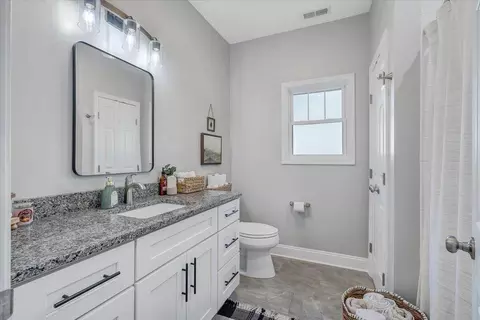 Bath - 4269 Daugherty Rd, Salem, VA 24153 photo 3 of 3
