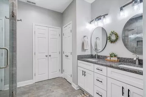 Bath - 4269 Daugherty Rd, Salem, VA 24153 photo 1 of 3