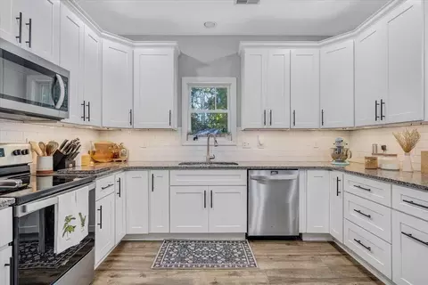 Kitchen - 4269 Daugherty Rd, Salem, VA 24153 photo 3 of 4