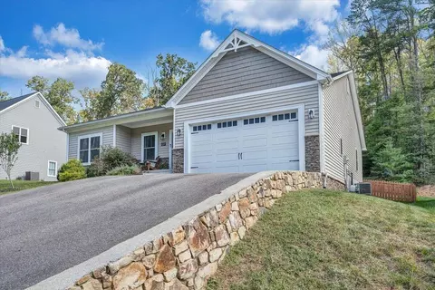 Exterior - 4269 Daugherty Rd, Salem, VA 24153 photo 9 of 11