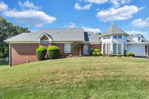 3358 SW Kingsbury Cir, Roanoke, VA 24014