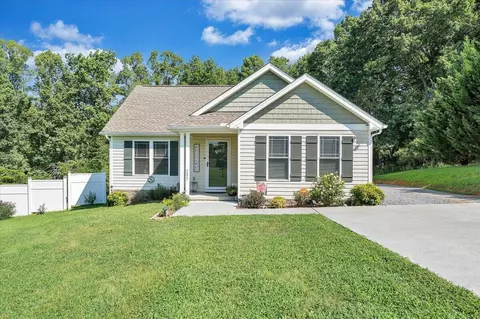 297 Twelve Oaks Dr, Hardy, VA 24101