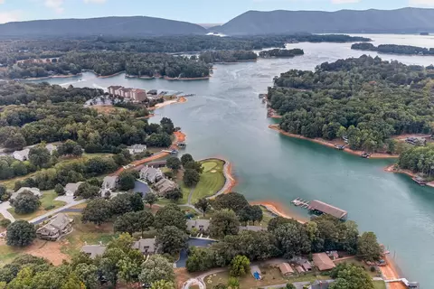 216 Monoacan Trl, Huddleston, VA 24104