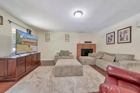 Living - 431 Boyd St, Buchanan, VA 24066 photo 1 of 2
