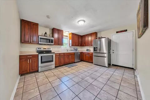 Kitchen - 431 Boyd St, Buchanan, VA 24066 photo 5 of 6