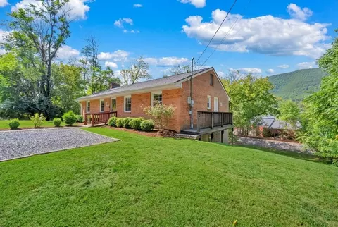 Exterior - 431 Boyd St, Buchanan, VA 24066 photo 1 of 5
