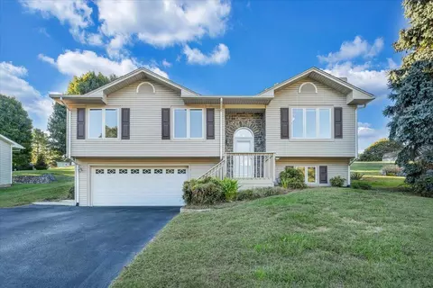 3831 Cundiff Dr, Roanoke, VA 24012