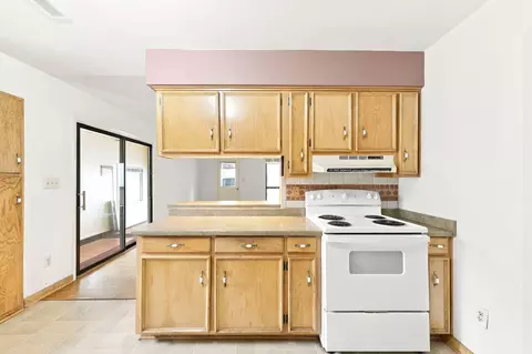 Kitchen - 3041 Green Hill Dr, Salem, VA 24153 photo 3 of 3