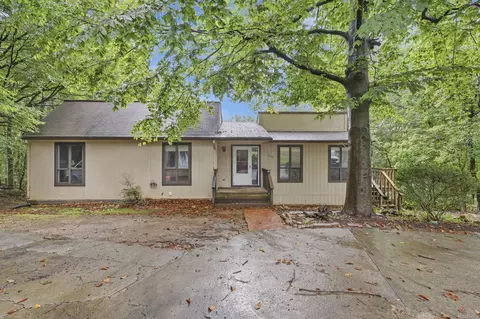 Exterior - 3041 Green Hill Dr, Salem, VA 24153 photo 4 of 5