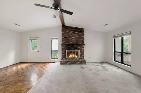 Living - 3041 Green Hill Dr, Salem, VA 24153 photo 3 of 5