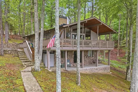 16469 Smith Mountain Lake Pkwy, Huddleston, VA 24104