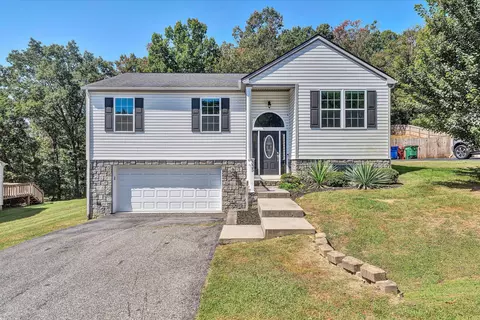 335 Robin Hood Dr, Christiansburg, VA 24073