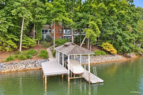 870 Oakshire Ln, Wirtz, VA 24184