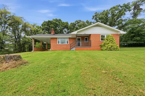 305 Byrd Ln, Rocky Mount, VA 24151