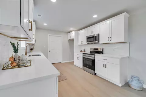 Kitchen - 824 Commander Dr, Roanoke, VA 24012 photo 2 of 2
