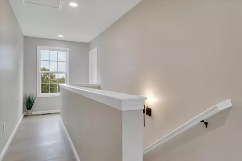 Entry Way - 824 Commander Dr, Roanoke, VA 24012 photo 5 of 6