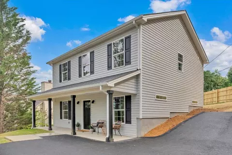 Exterior - 824 Commander Dr, Roanoke, VA 24012 photo 10 of 12