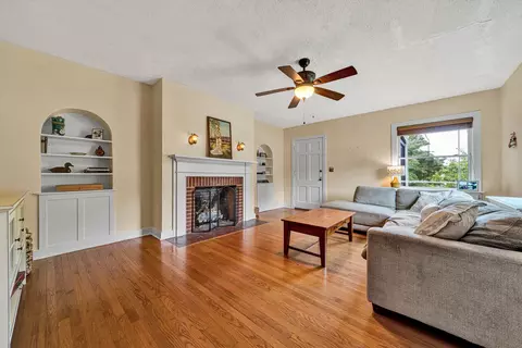 Living - 1019 Halliahurst Ave, Vinton, VA 24179 photo 1 of 3