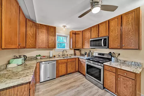Kitchen - 1019 Halliahurst Ave, Vinton, VA 24179 photo 2 of 3